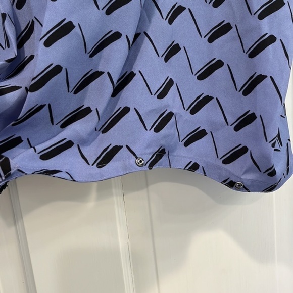 BCBGeneration shirt size medium  . Open in front , excellent condition - Picture 3 of 4